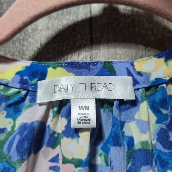 5/$25 Daily Thread Floral LS Shift Dress - Picture 3 of 4